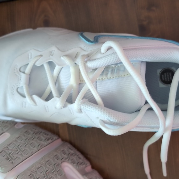 Women's Nike sneakers - Picture 3 of 4